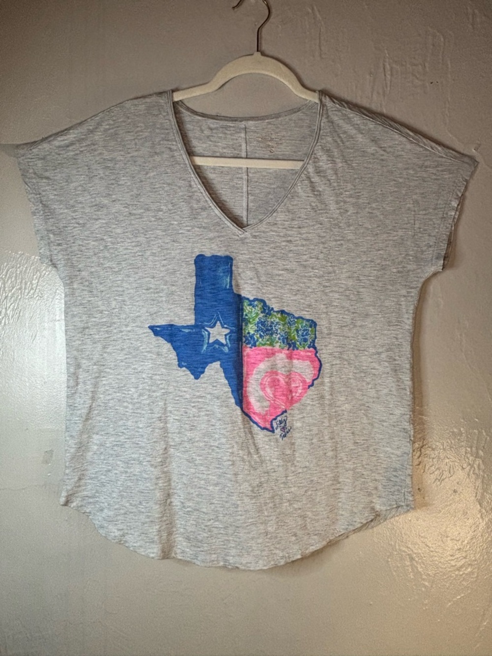 Lilly Pulitzer Gray V-Neck Texas Graphic Tee with Blue & Pink Accents